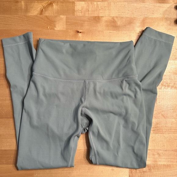 Lululemon Wunder Train Leggings - Picture 2 of 5